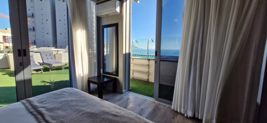 Bedroom Property for Sale in Bloubergstrand Western Cape